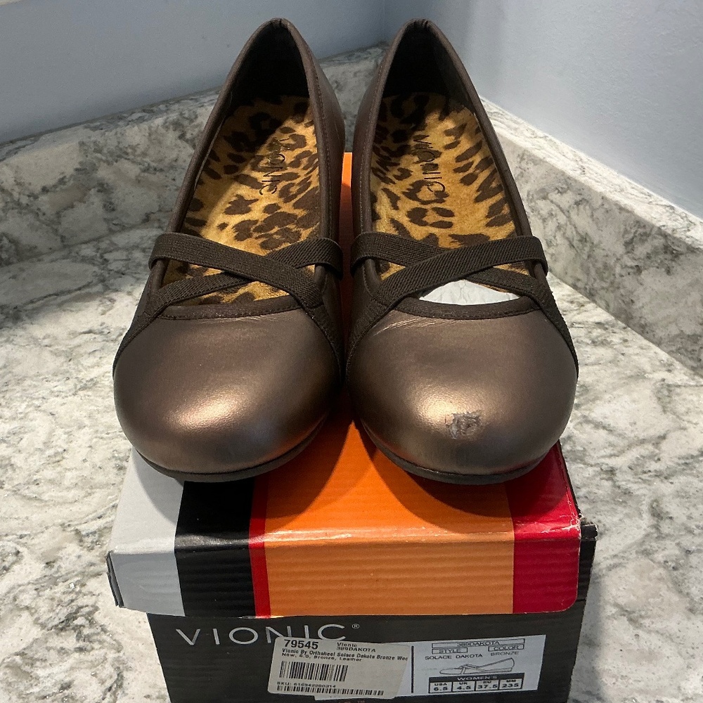 New in Box Vionic Orthaheel Solace Dakota Mini Wedges Bronze Shoes 6.5M *Defect*